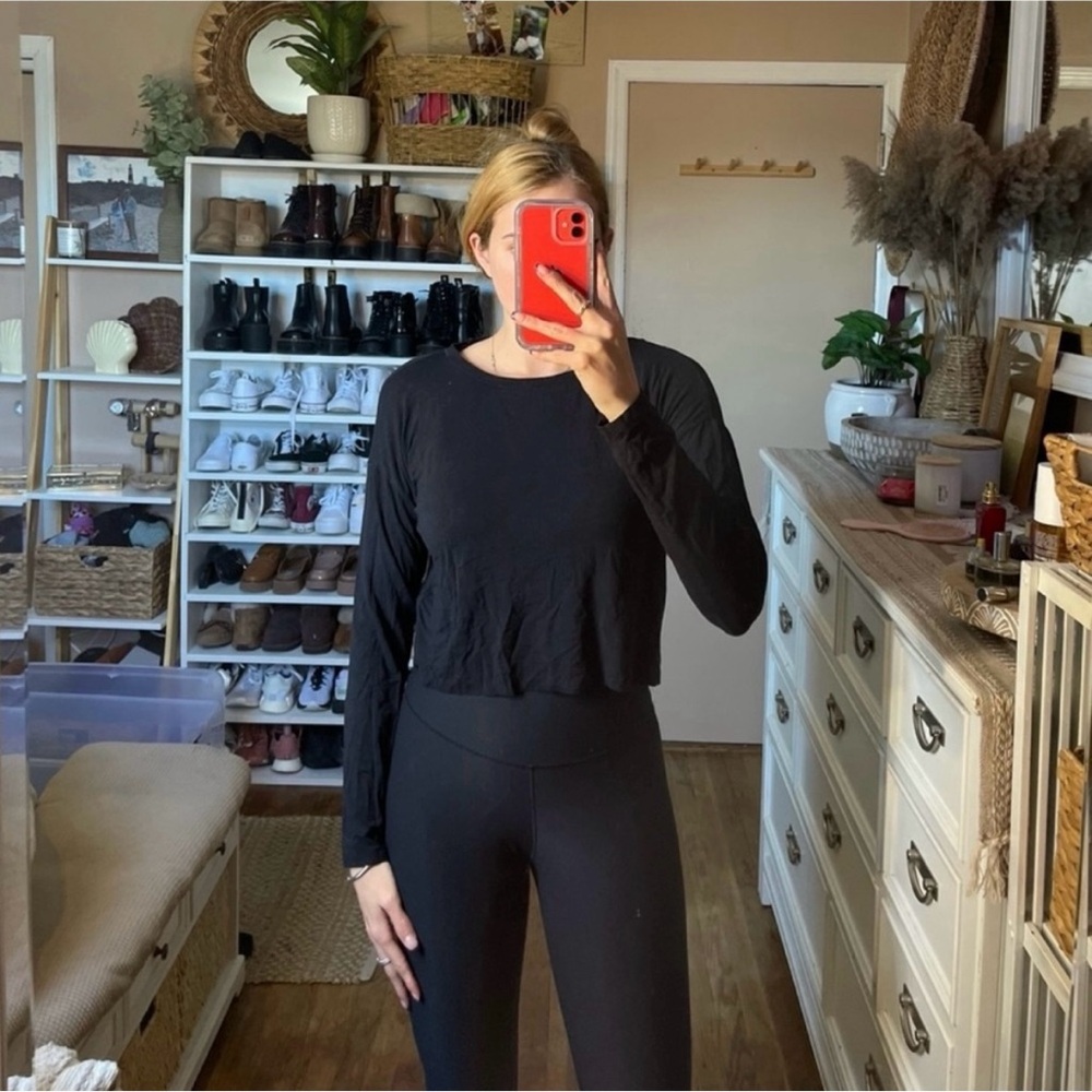 Forever 21 black dropping sleeve workout top